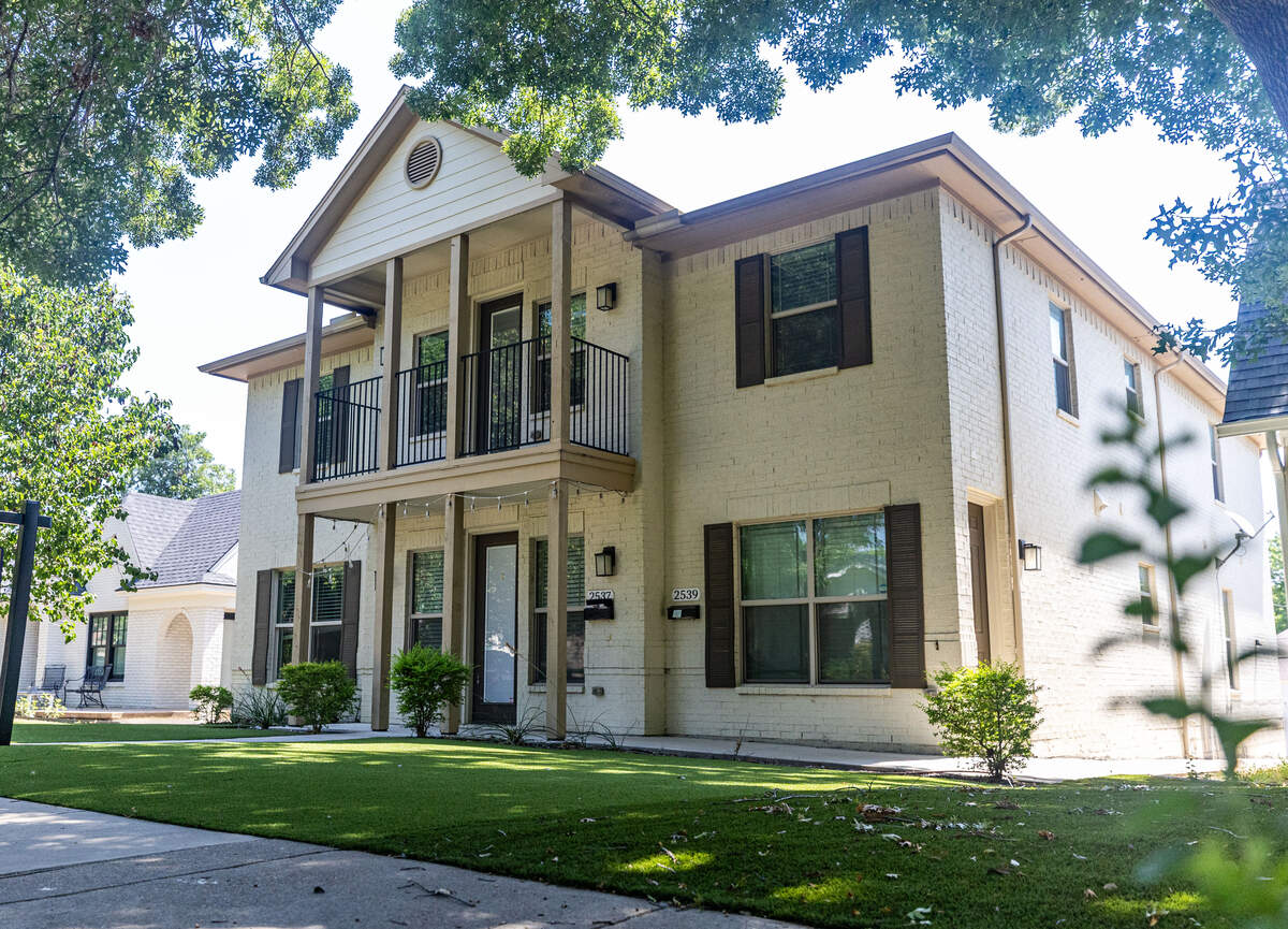 NeighborsuneasyasTCUgrowthcontinuesunabated-4.jpg A stealth dorm sits on Rogers Avenue in Fort Worth on July 6, 2026. A stealth dorm is a house that is being rented by the room to numerous unrelated individuals.