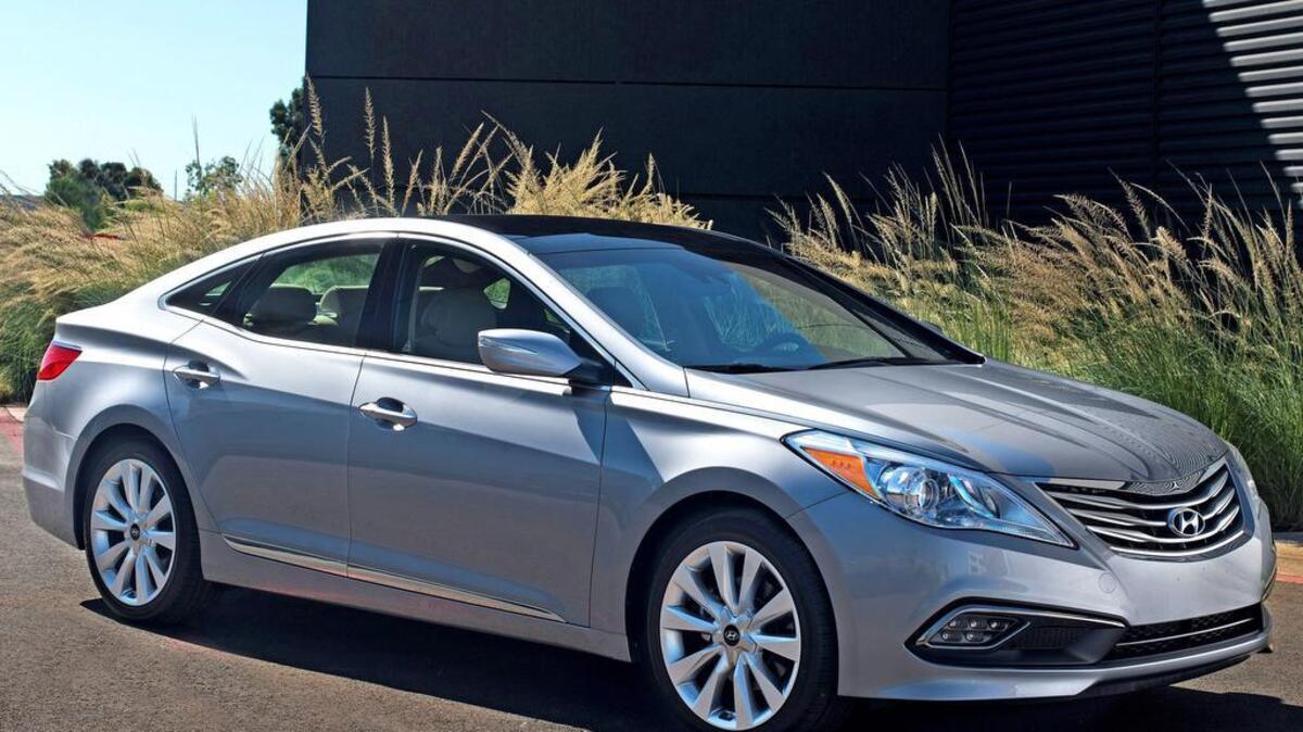 Hyundai updated the premium Azera midsize sedan last year with an array of exterior and interior changes, and the addition of new safety and convenience technologies.