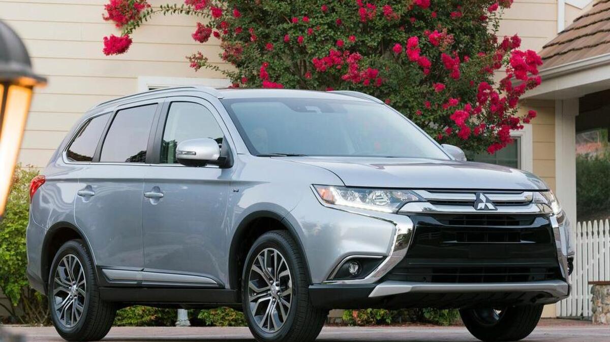 The 2017 Mitsubishi Outlander GT comes with a standard V-6 engine, six-speed automatic transmission, all-wheel drive, and seating for up to seven. Base price is $31,695.