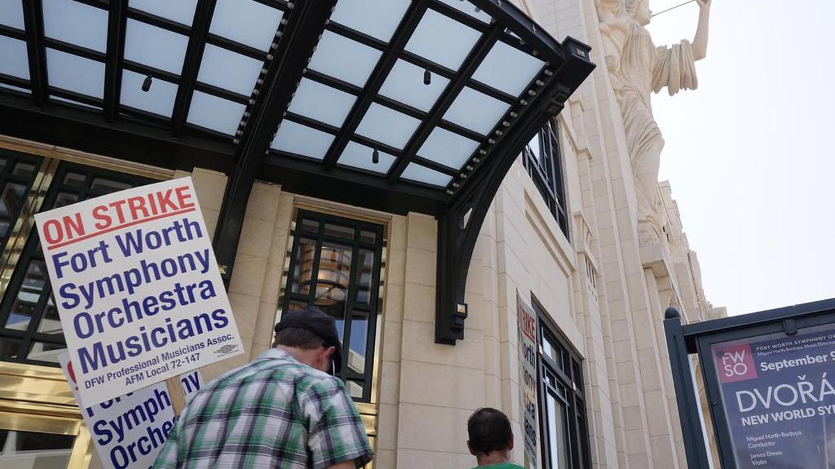 Striking Fort Worth Symphony Orchestra musicians picket under the Bass Hall angels. The strike ran Sept. 8-Dec. 7.