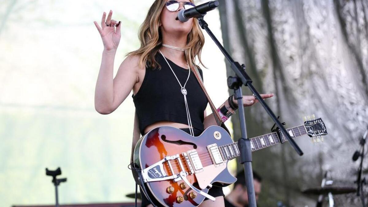 Morris says her new album, Hero, blends country and R&B.