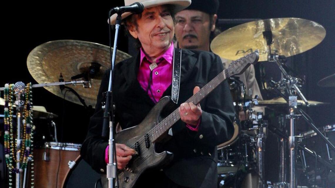 Like a Rolling Stone, Bob Dylan will bring his tour to Kansas City for two shows