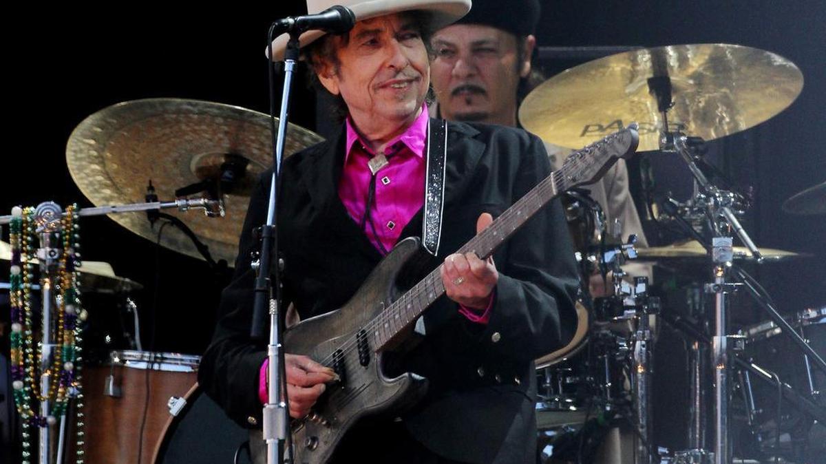 Music legend Bob Dylan will kick off the latest leg of his Rough and Rowdy Ways Tour on Oct. 1 and 2 at the Midland.