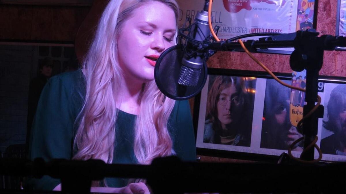 
Anna Robyn Thomas
