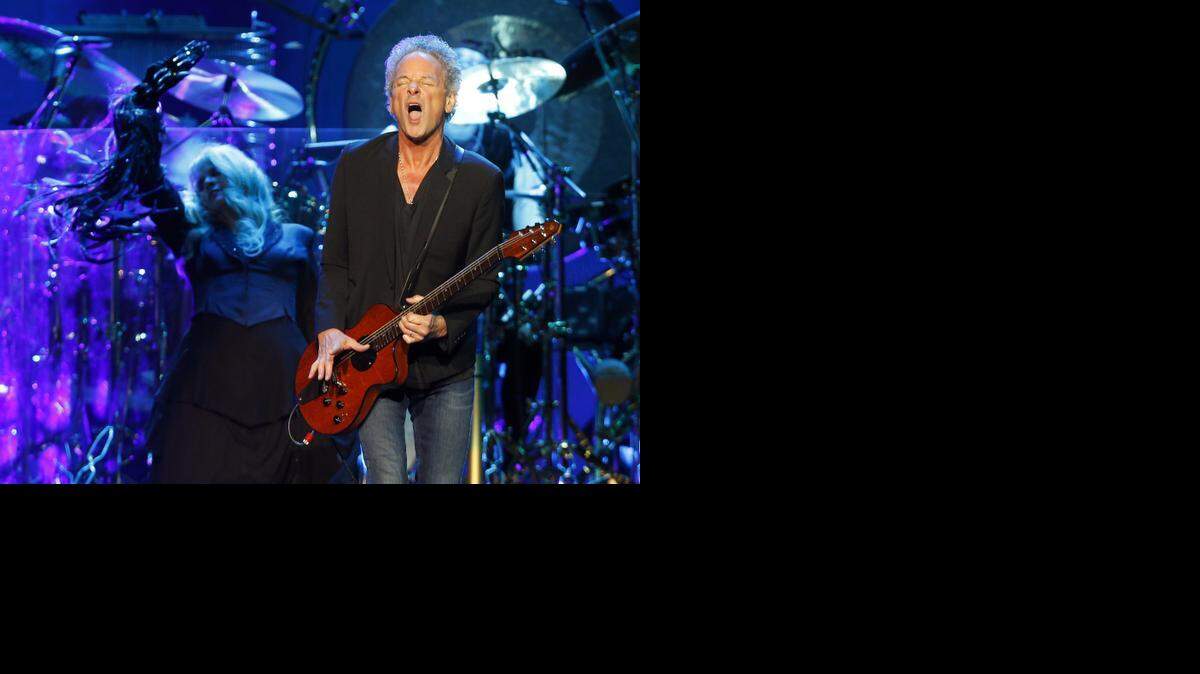 
Stevie Nicks and Lindsey Buckingham perform with Fleetwood Mac at American Airlines Center December 14, 2014.
