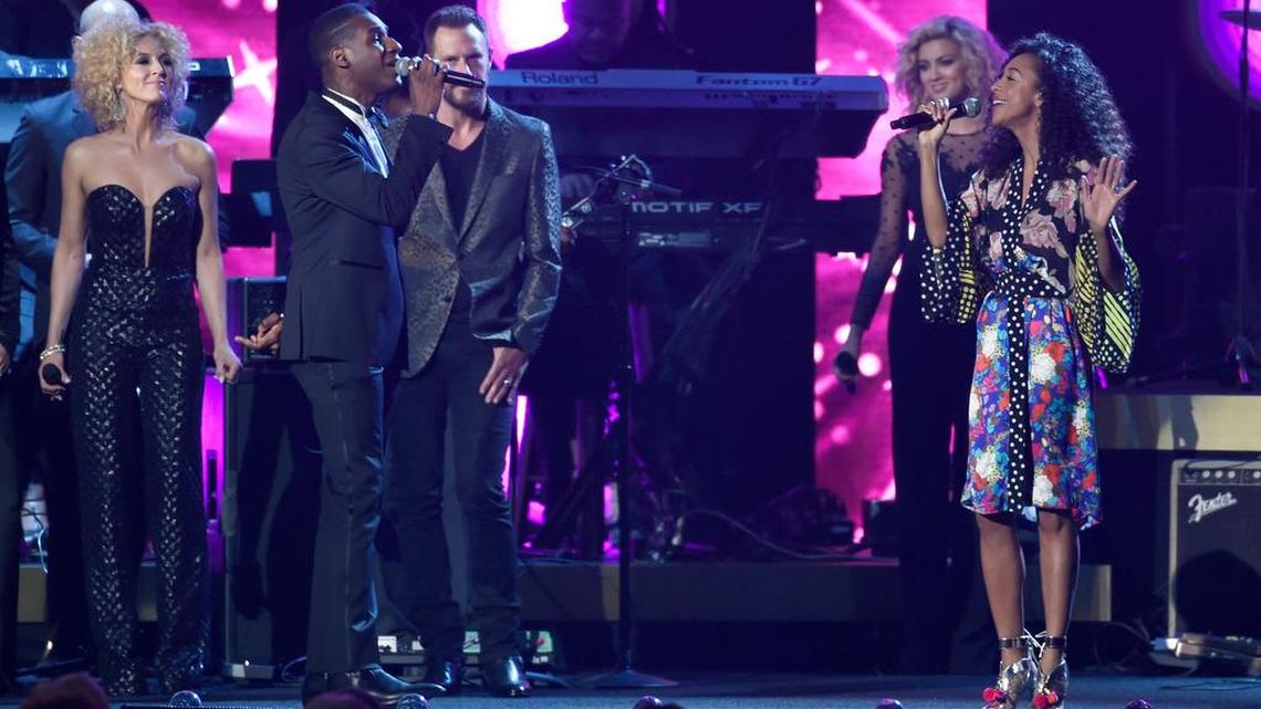 Leon Bridges, second left, and Corinne Bailey Rae, right, perform at the MusiCares Person of the Year tribute honoring Lionel Richie at the Los Angeles Convention Center on Feb. 13, 2016. Looking on, from left, are Kimberly Schlapman and Jimi Westbrook, of Little Big Town, and Tori Kelly.