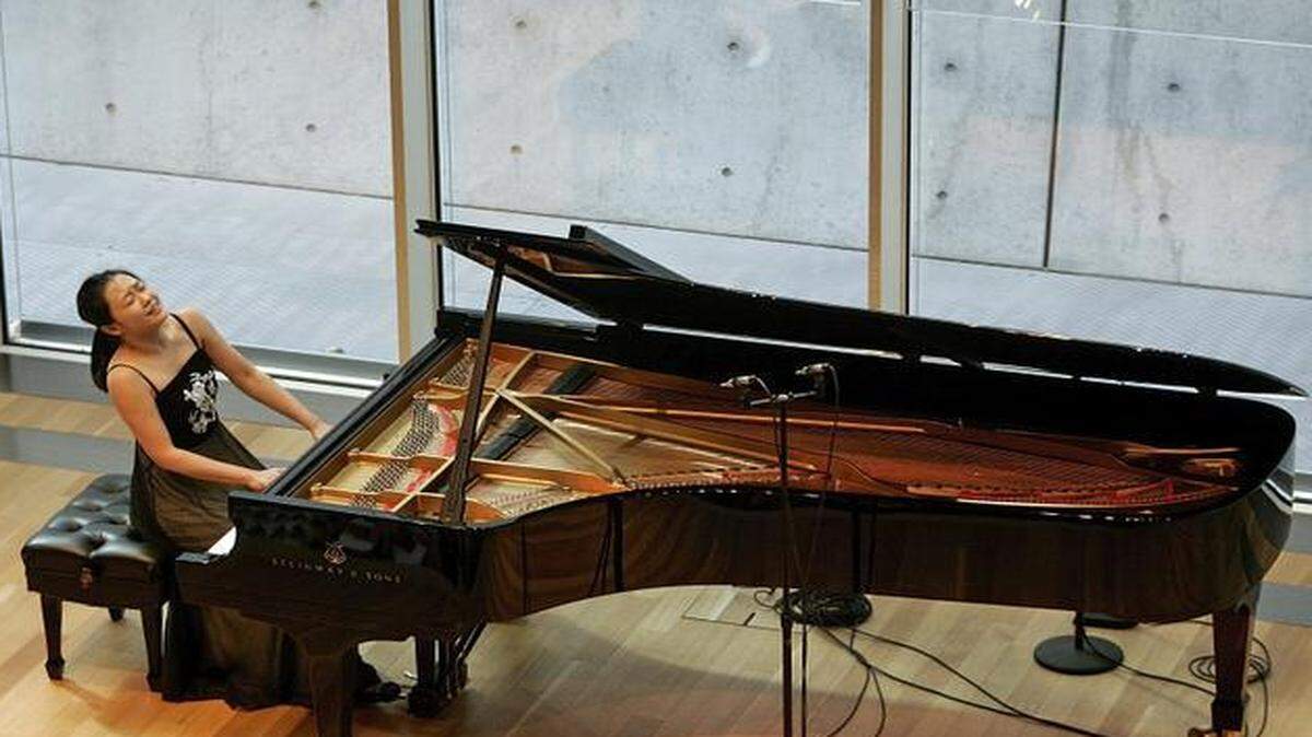 
Fei-Fei Dong plays Chopin in the Renzo Piano Pavillion on Saturday afternoon as part of the Cliburn Festival. Dong was one of the top six finalists in the 2013 Cliburn Competition. 
