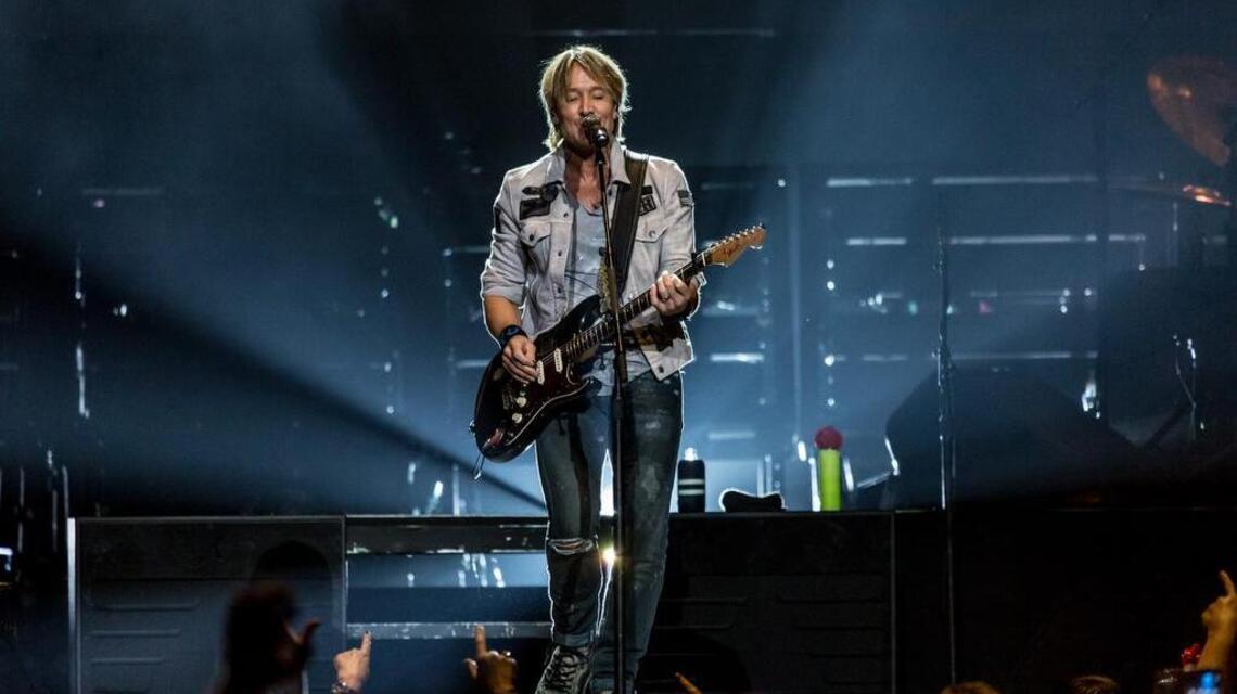 Keith Urban lets the good times roll at American Airlines Center