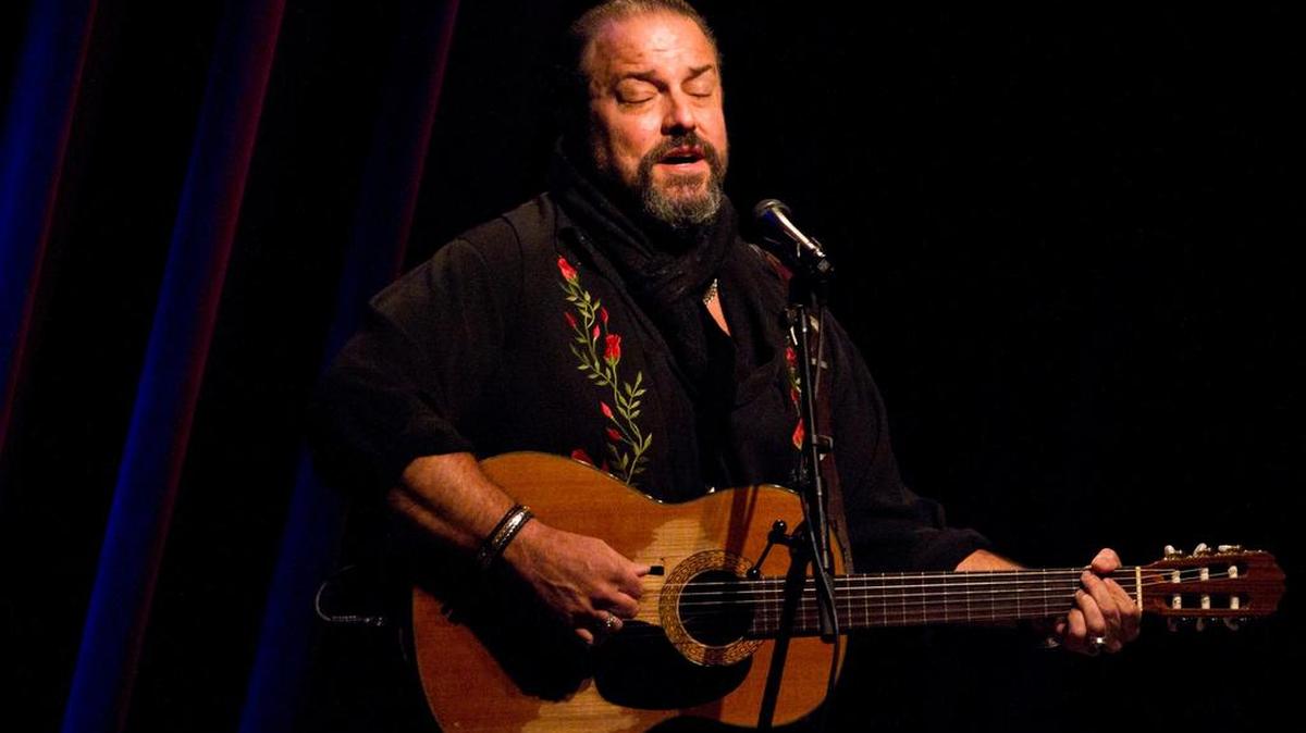 Raul Malo performs to a sold-out crowd at Dallas’ Kessler Theater on Aug. 20, 2016.