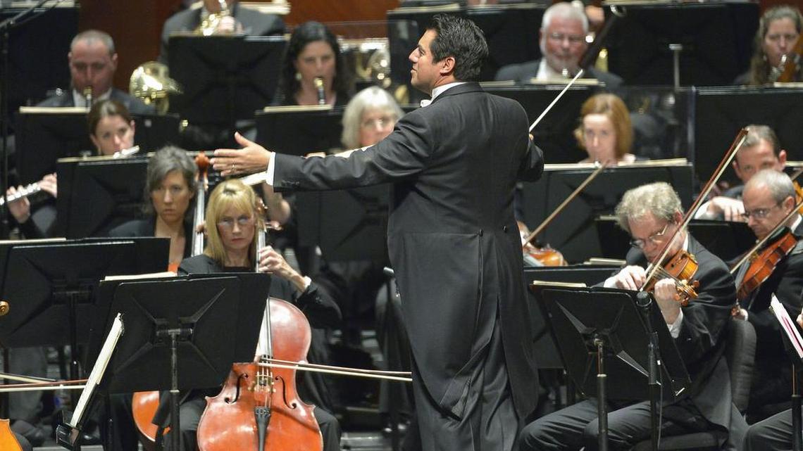 Miguel Harth-Bedoya conducts the Fort Worth Symphony at Bass Hall.