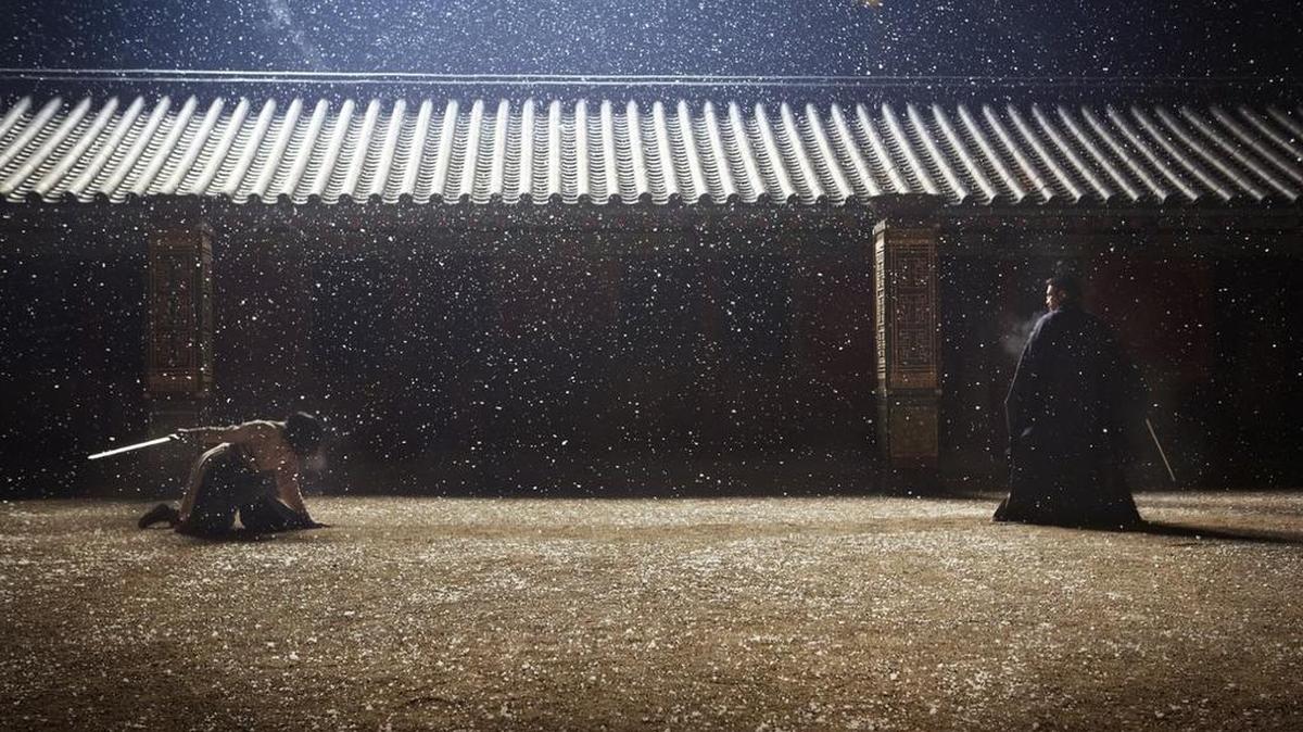 
Go-eun Kim and Byung-Hun Lee in Memories of the Sword
