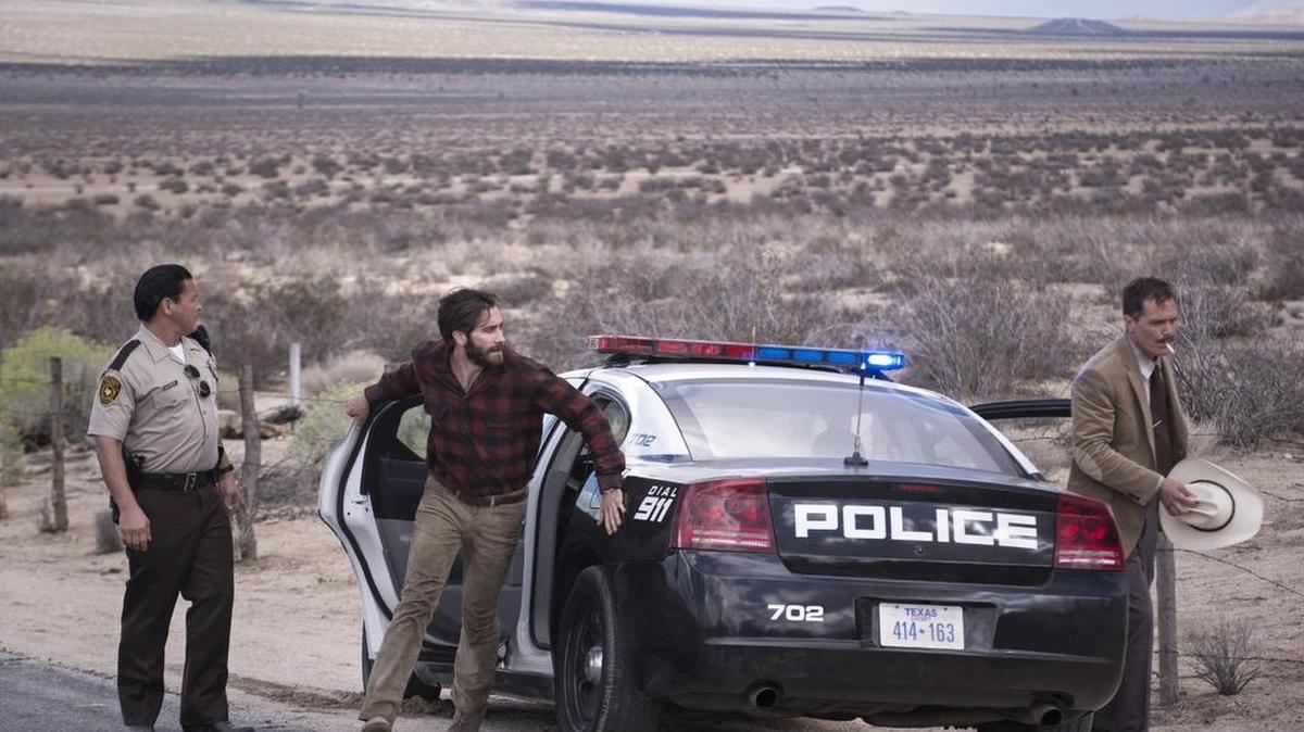 Jake Gyllenhaal, center, in ‘Nocturnal Animals’