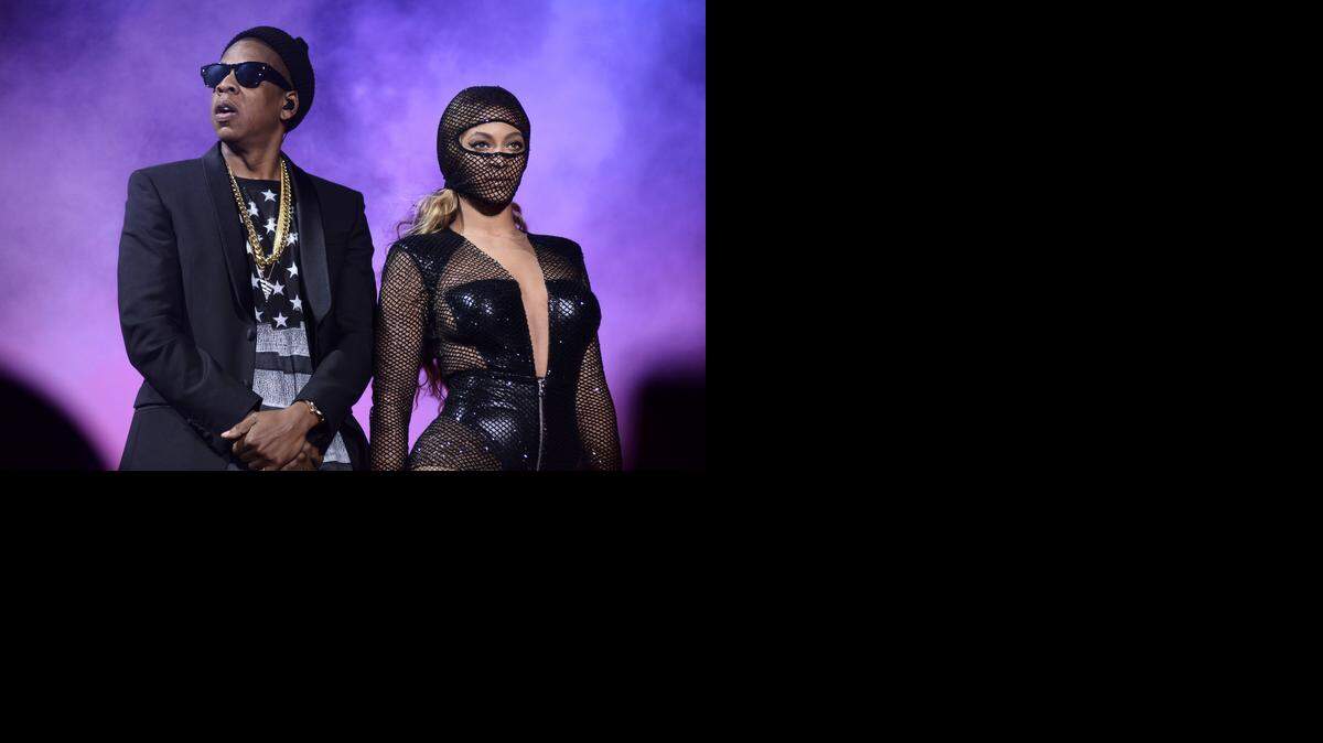 
Jay Z and Beyonce perform on their On The Run Tour
