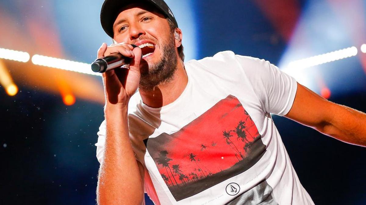 Luke Bryan brings his Kill the Lights Tour to Arlington.