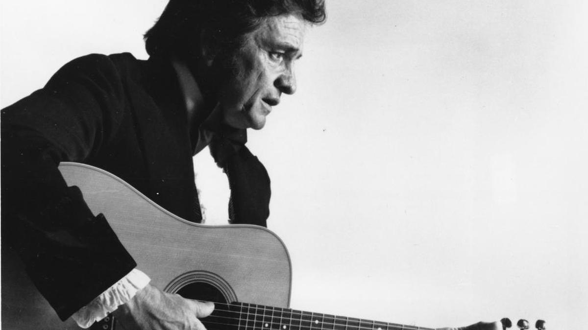 Johnny Cash in a 1977 photo.