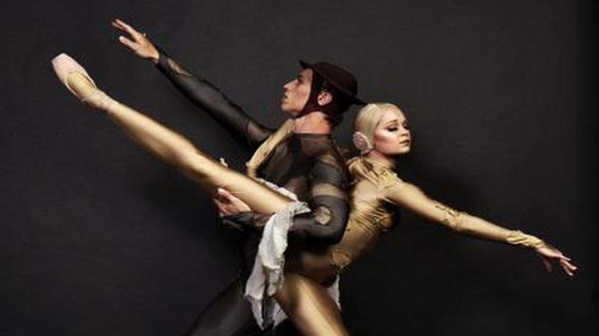 Lucas Priolo and Carolyn Judson in <italic>Gloria </italic>by Texas Ballet Theater. <252><137>Lucas Priolo & Carolyn Judson in Gloria. Credit: Steven Visneau <252><137>