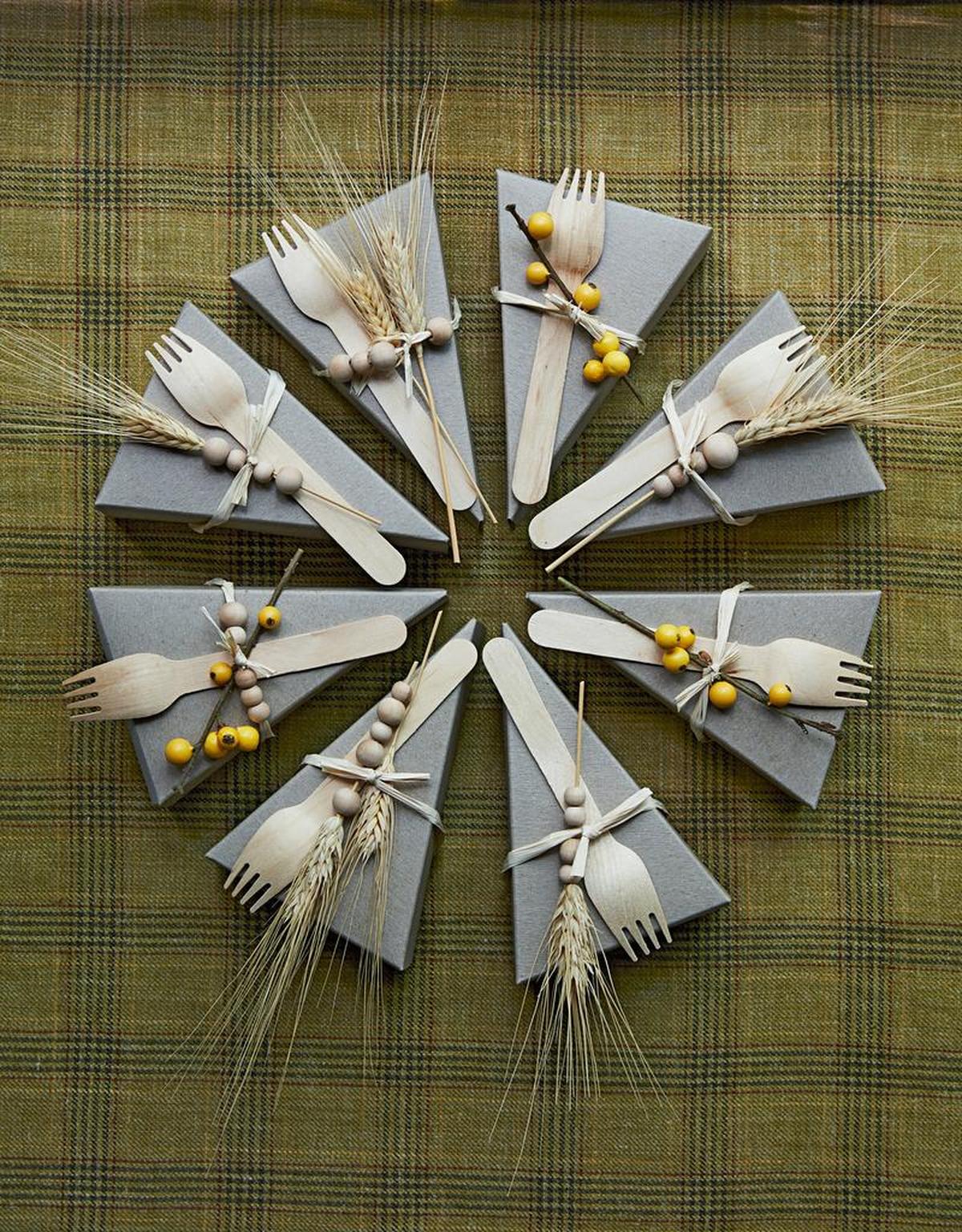 Let them eat pie! When you send your guests home with a slice or two, include these forks and napkins decorated with fall accents.