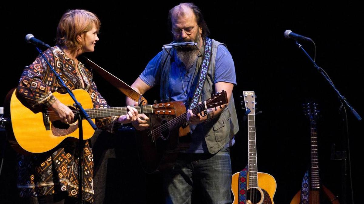 Shawn Colvin and Steve Earle perform together at the Majestic Theatre in Dallas