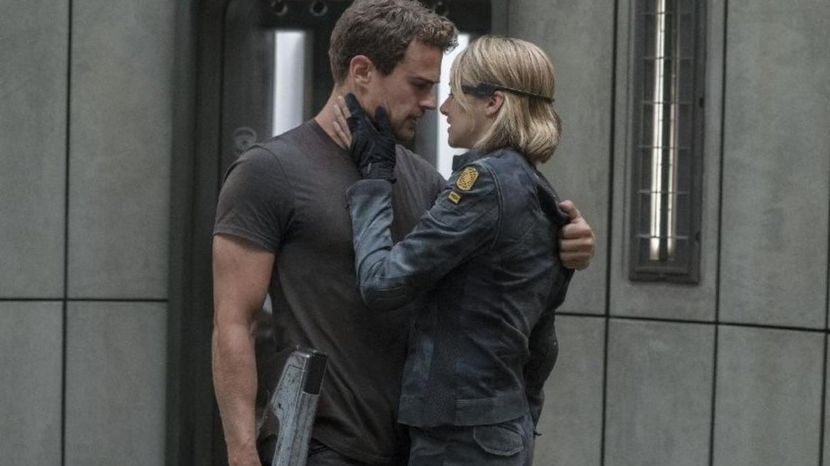 Theo James and Shailene Woodley in ‘The Divergent Series: Allegiant’