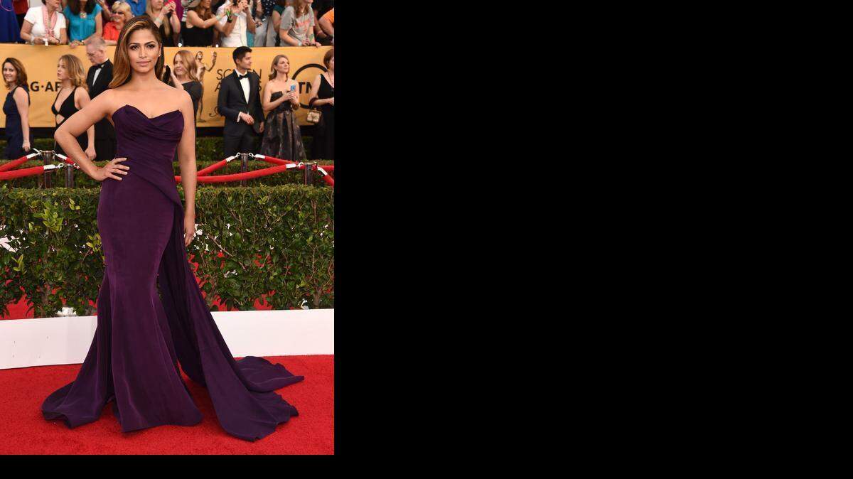 Camila Alves stands out in a plum stunner.<137> on her ownwas a stylish plus-one at the SAG awards. arrives at the 21st annual Screen Actors Guild Awards at the Shrine Auditorium on Sunday, Jan. 25, 2015, in Los Angeles. (Photo by Jordan Strauss/Invision/AP).<137>