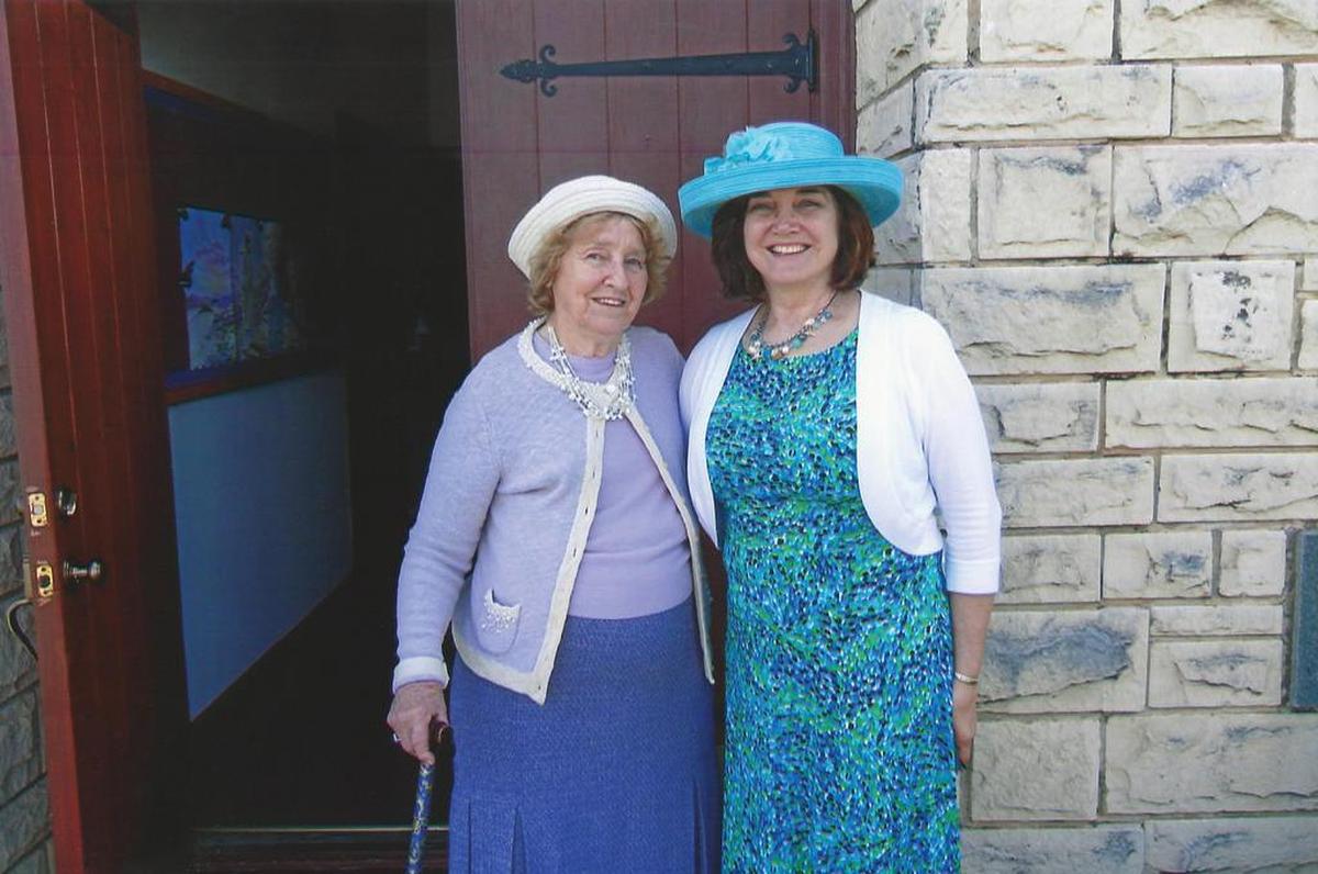 Mother is Joreen Kocurek Ludeke. Daughter is Ulana Ratley.