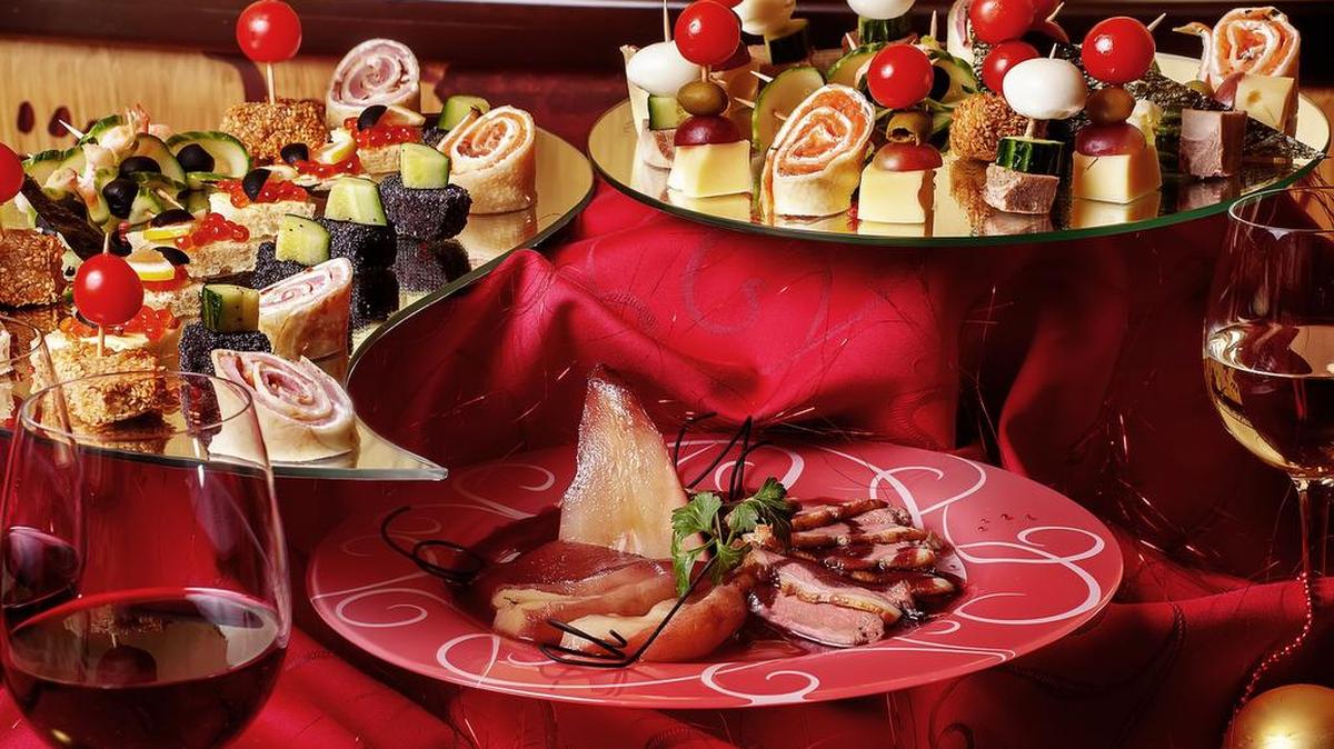 Eat before a party so you won't arrive craving those high-calorie, high-fat appetizers and finger foods.