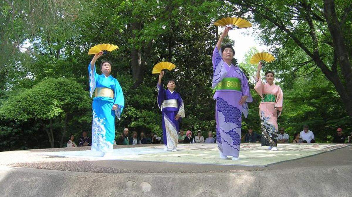The annual Spring Festival in the Japanese Garden is set for today <137>Saturday, April 25,<137> and Sunday at the Fort Worth Botanic Garden.<137>, <137>