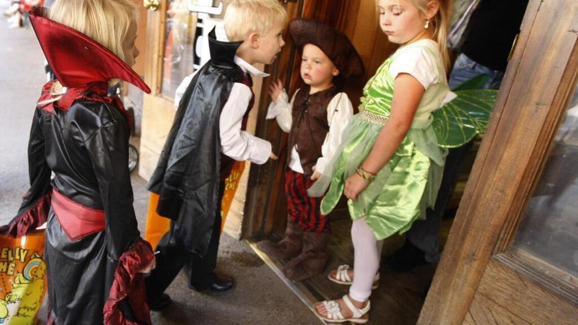 Update: Where to go for free Halloween treats, events in Dallas-Fort Worth