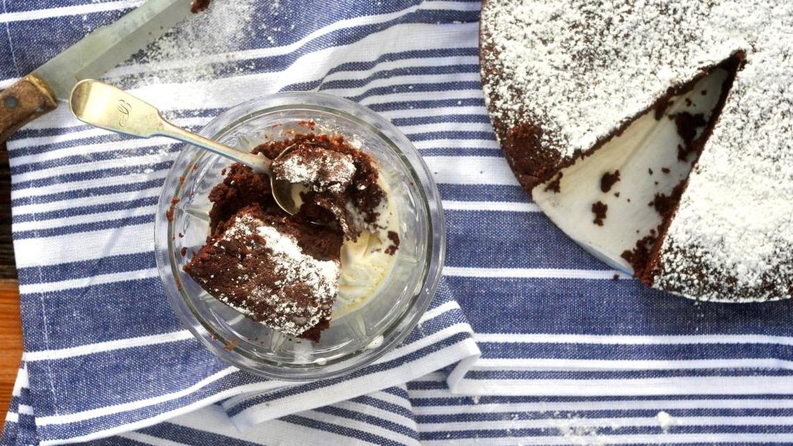 Chocolate cake facile has just a few ingredients and comes together easily. Serve it with ice cream for extra sweetness.
