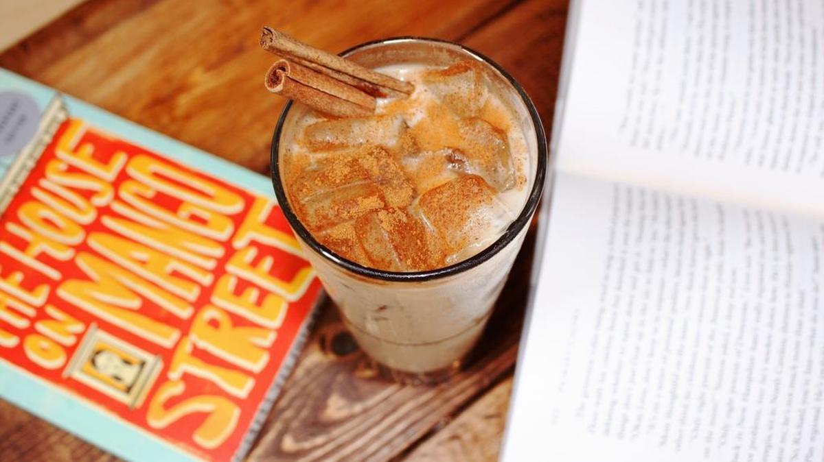 Live Fast, Chai Young: Ampersand chai with spiced rum and cinnamon