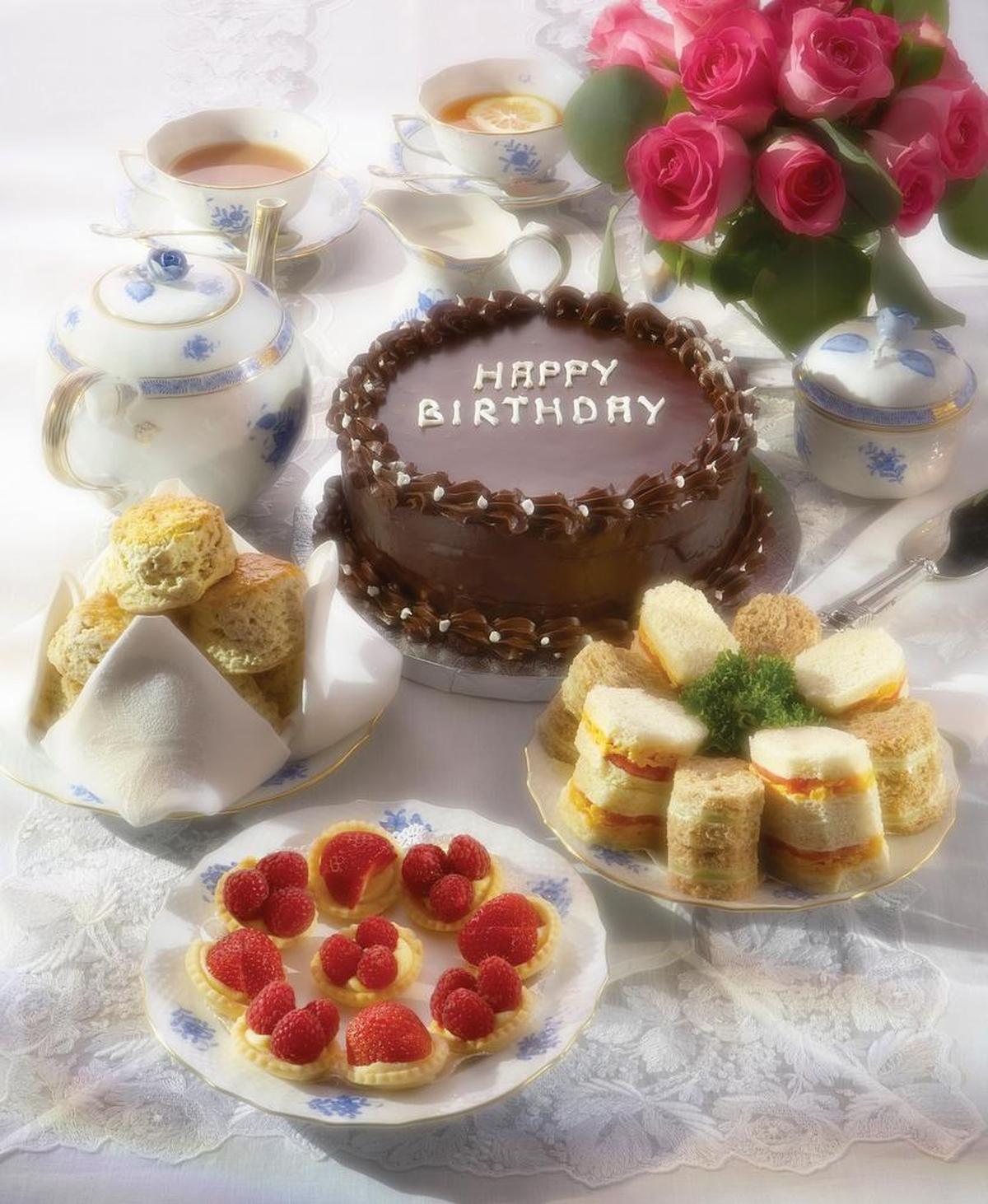 Royal birthday cake from ‘Eating Royally’ by Darren McGrady
