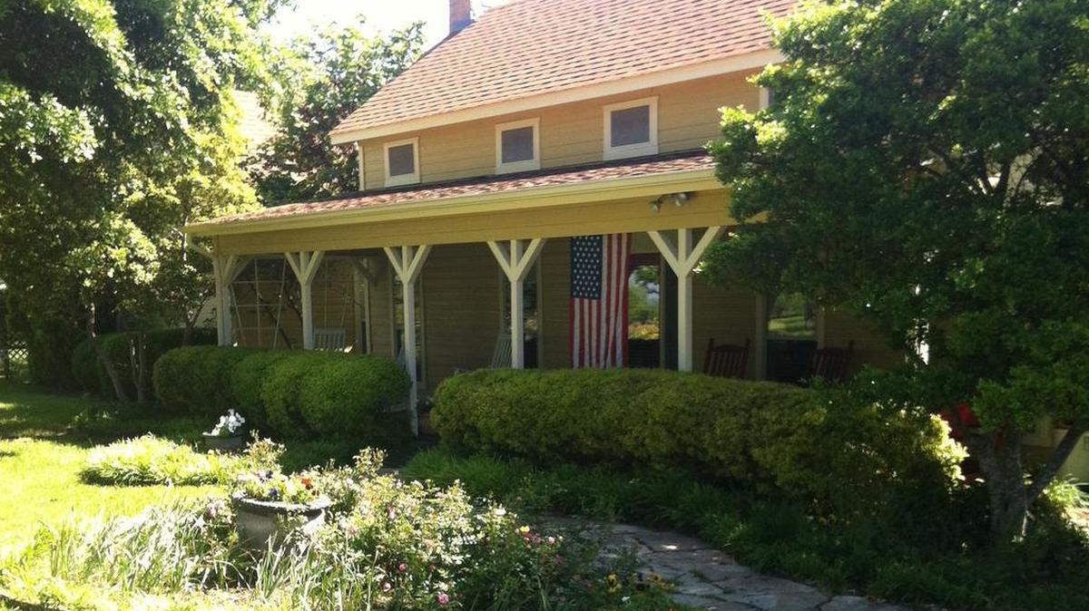 Cafe 1187 is in a rural setting south of Lake Benbrook