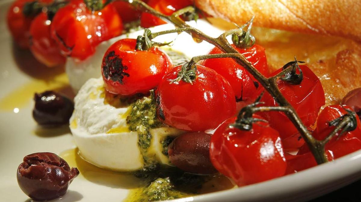 A burrata appetizer at Vivo 53.