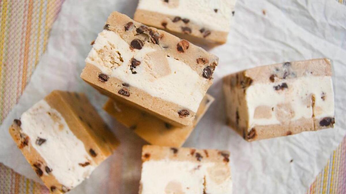 Cookie Dough Ice Cream SanDŌwiches.