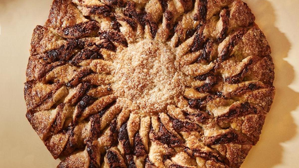 For the top, the dramatic design demonstrates the power of a repeated pattern — in this case, created by dividing the dough into sections and just twisting each piece three times.
