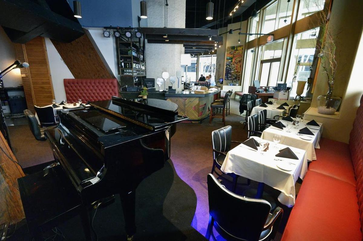 Old-fashioned tunes accompany a meal at Mercury Chop House in Fort Worth.