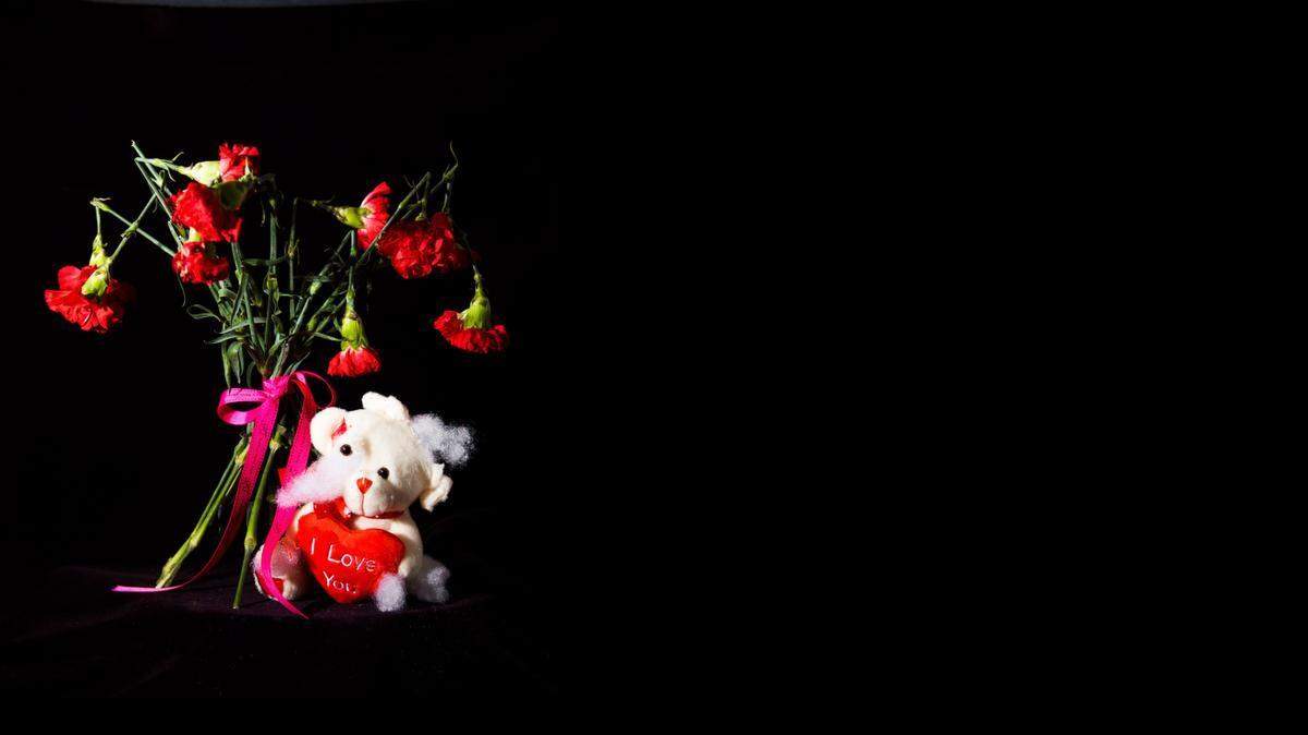 
The “I Love You, NOT” gift, from Dirty Rotten Flowers, includes dying carnations and a deconstructed teddy bear.


