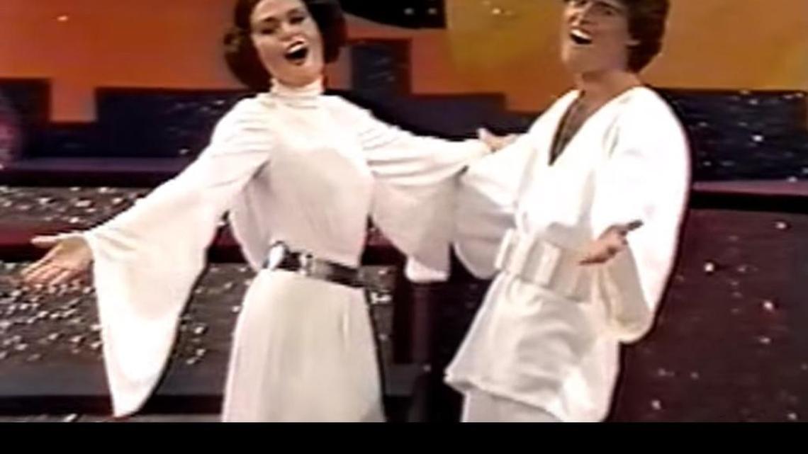Donny and Marie Osmond impersonate another sibling duo in a 1977 tribute to/parody of Star Wars.