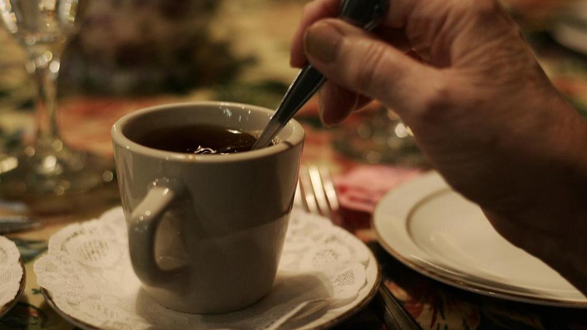 Milk In First (or Last) is highly emotionally charged topic, especially in England, Miss Manners says.