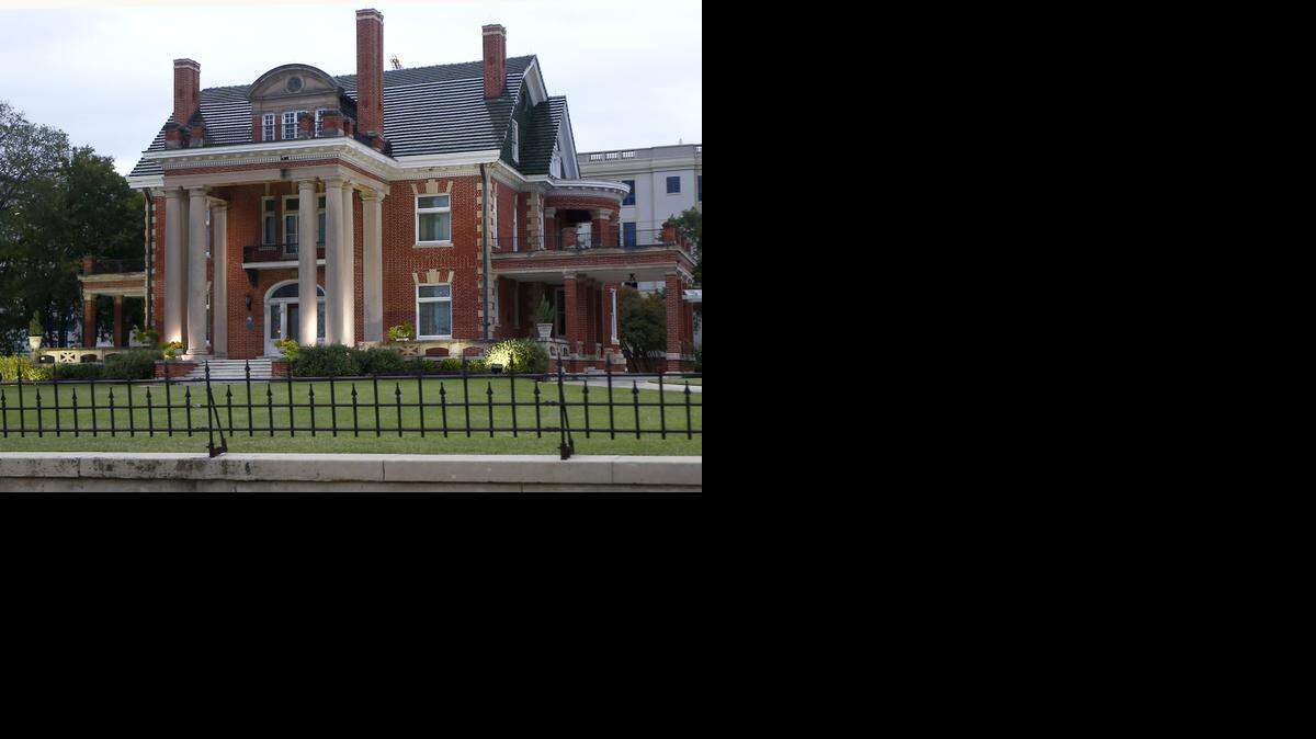 
Holiday tours of the historic Thistle Hill house in Fort Worth continue this month.

