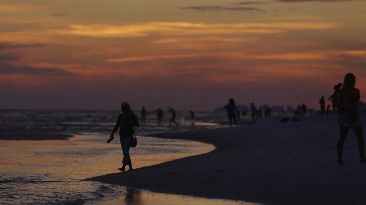 Living on the beach shouldn’t be a chore. A Heloise reader has a hint for sandy feet.