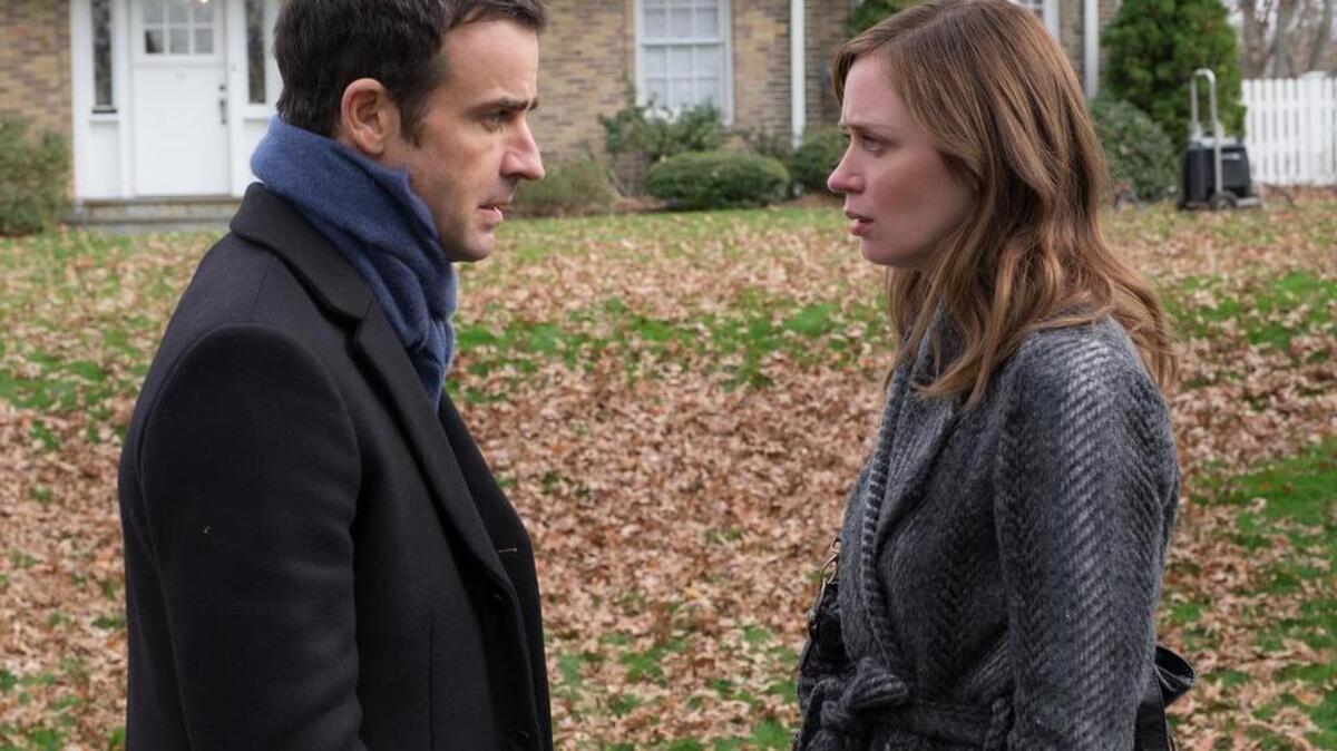 Tom (JUSTIN THEROUX) and Rachel (EMILY BLUNT) in DreamWorks Pictures’ "The Girl on the Train," from director Tate Taylor and producer Marc Platt.