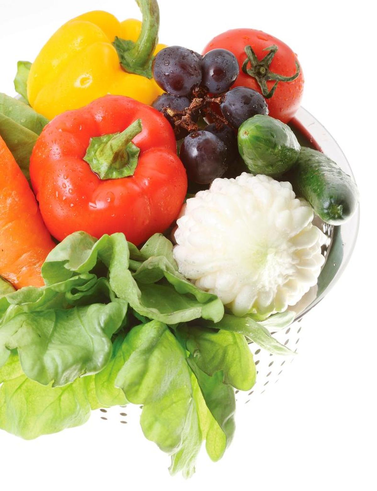 Una dieta rica en frutas y verduras contendrá más fibra, lo que ayudará a mejorar su tracto digestivo.
