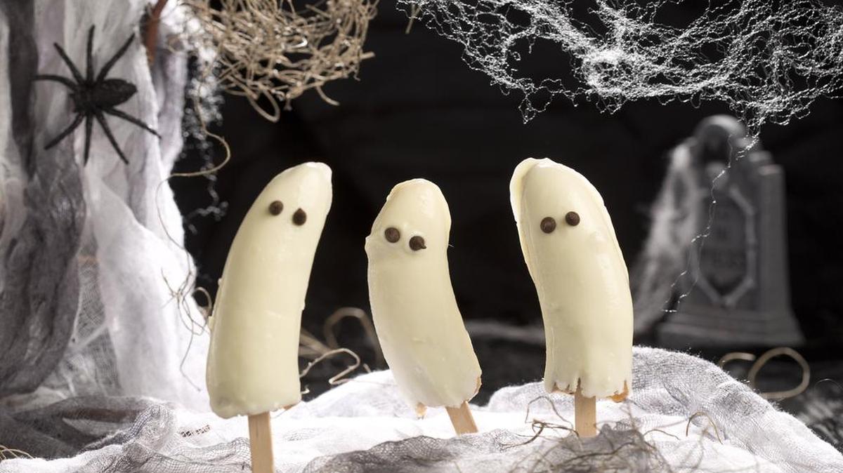 Frozen Boo-nana Pops offer a refreshing treat.