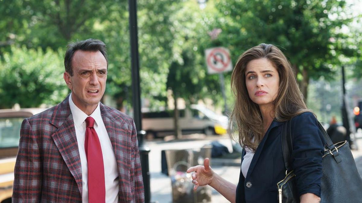 Hank Azaria and Amanda Peet star in “Brockmire.”