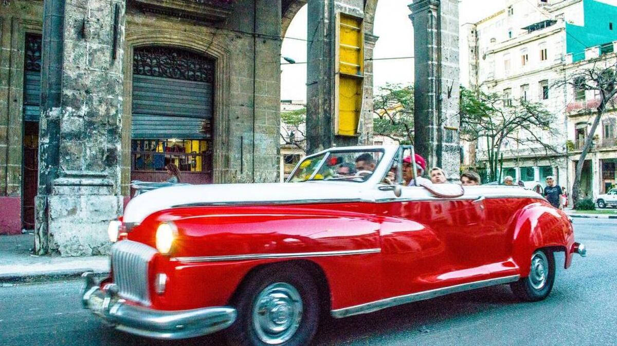 Gorgeous classic cars from the ’40s and ’50s are everywhere in Cuba.