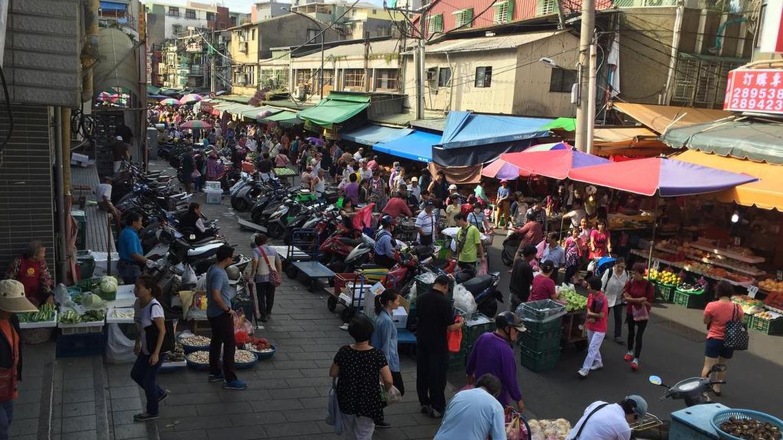 Shoppers converge on Beitou’s Sunday farmers market. Beitou is generally a quiet village of hot springs spas, but its Sunday market get pretty crowded as people jostle for everything from pigs knuckles to fresh-caught crabs.