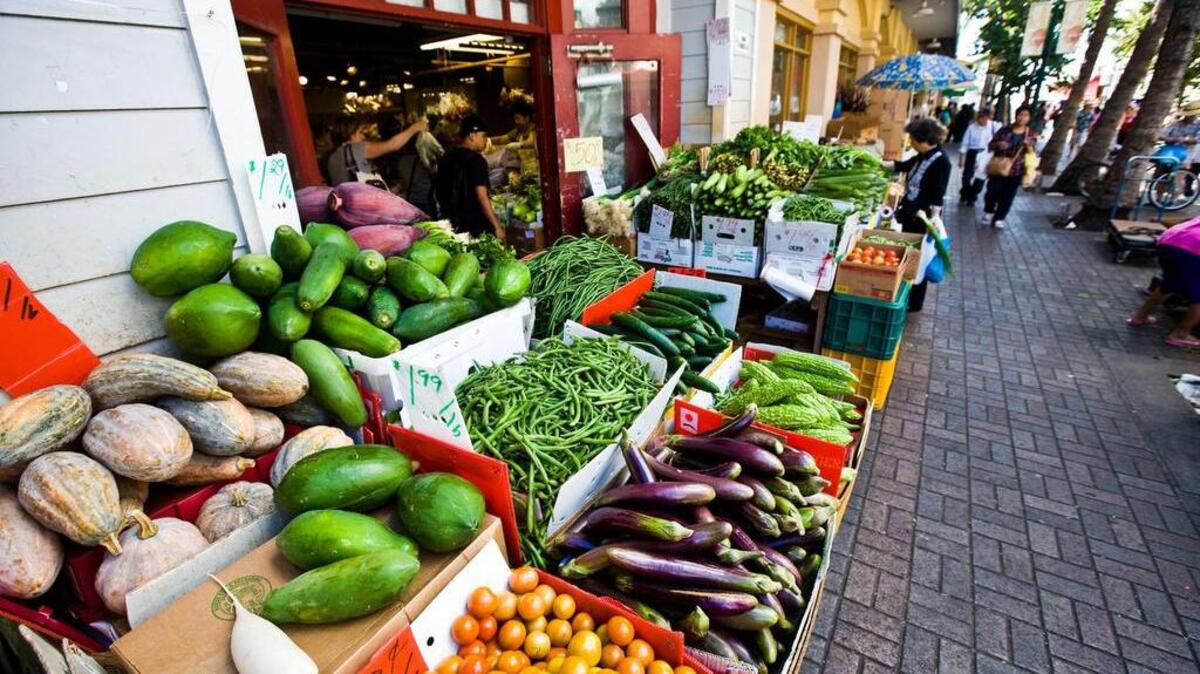 Honolulu’s bustling Chinatown is a food lover’s paradise, with numerous ethnic restaurants, fresh produce markets and several food-related walking tours.