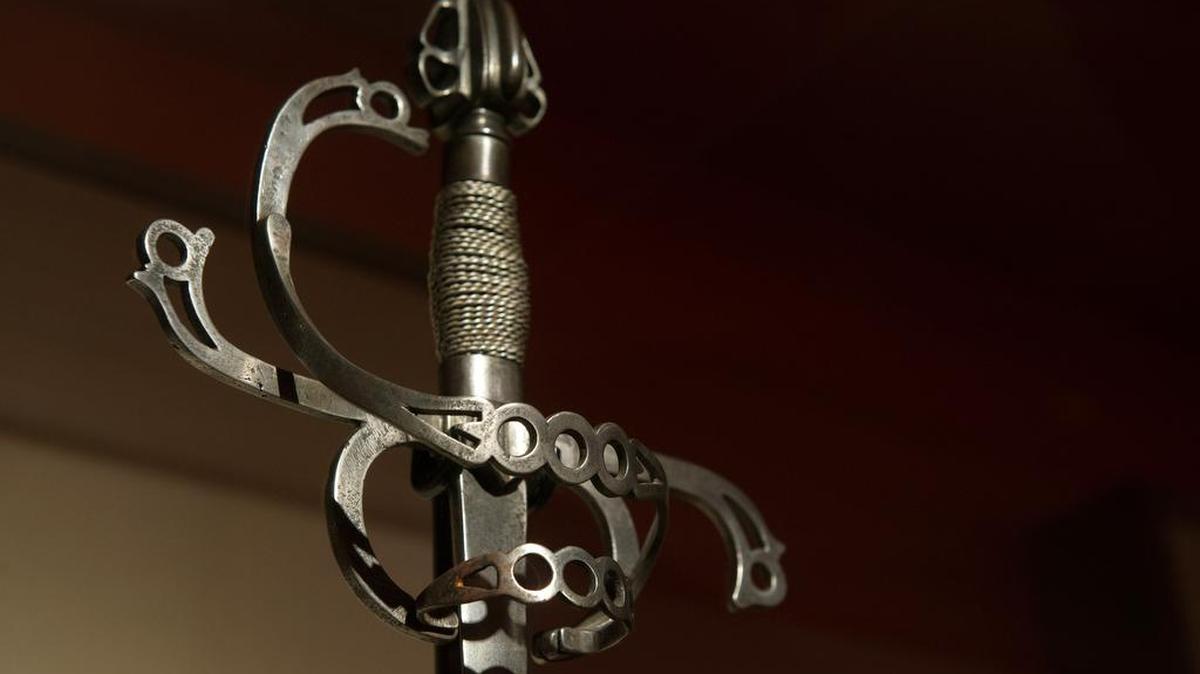 A Spanish swept-hilt rapier by swordsmith Sebastian Hernandez.