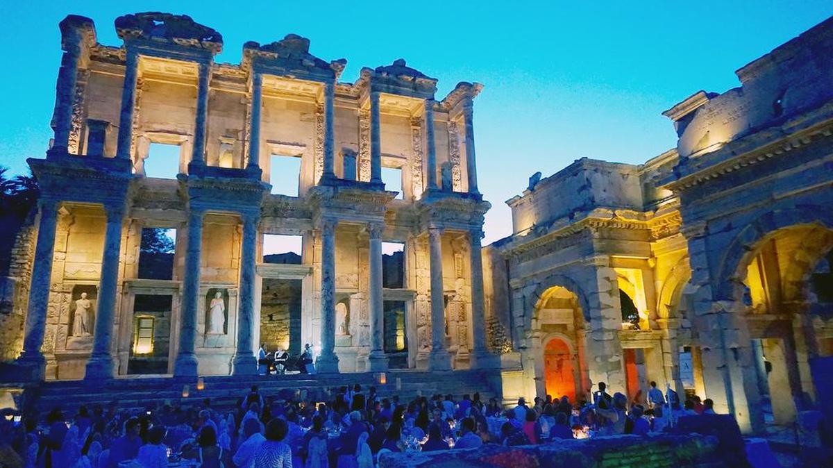 Windstar Cruises’ private event, an Evening at Ephesus, was held in front of the facade of the Celsus Library in Ephesus.